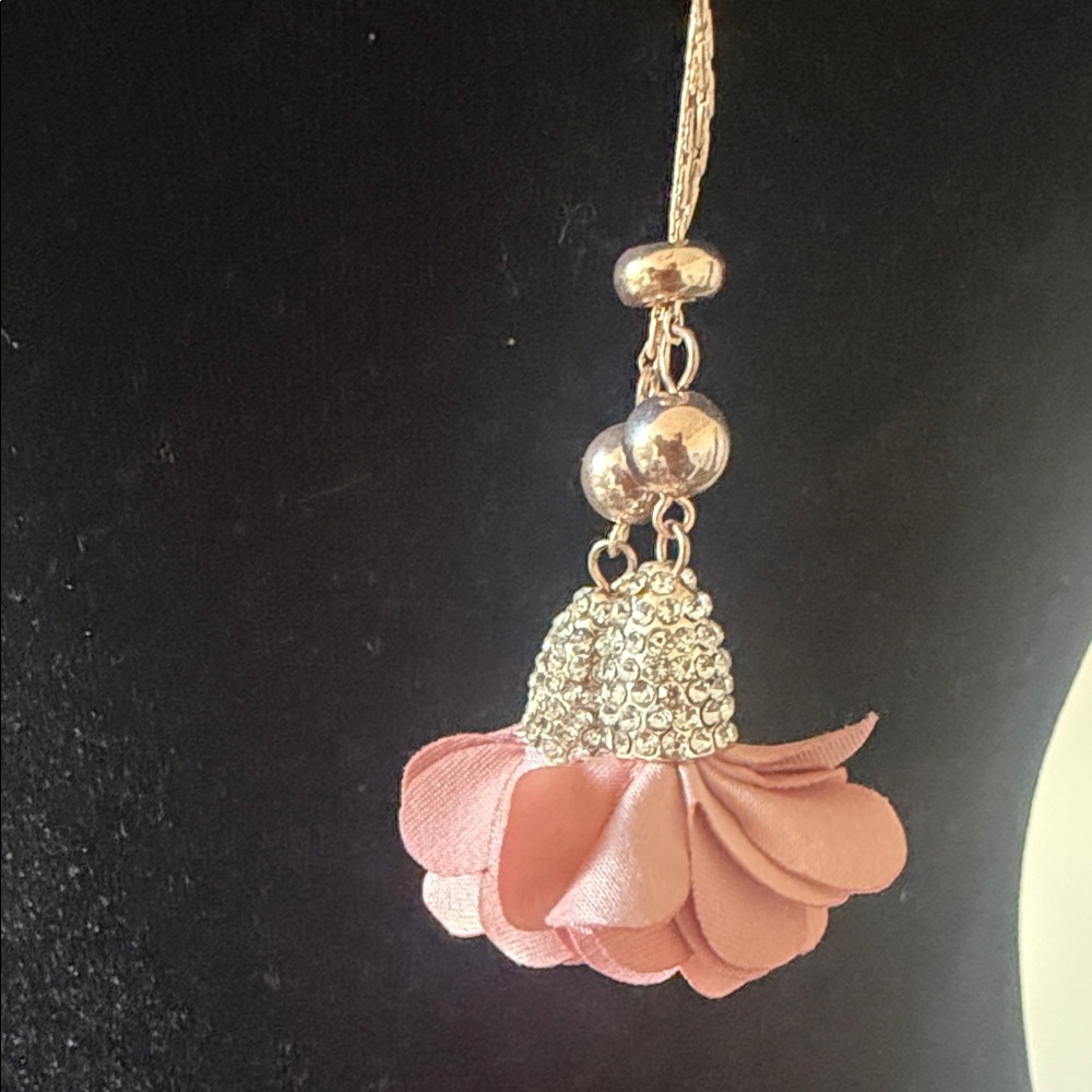 Pink Floral Jeweled Pendant Necklace and bracelet Set - Picture 2 of 5